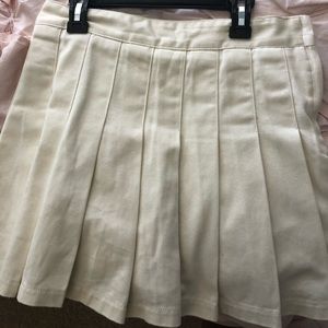Dana Pleated Brandy Melville white skirt